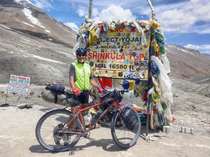 In bici sull’Himalaya, l’impresa dell’ex sindaco