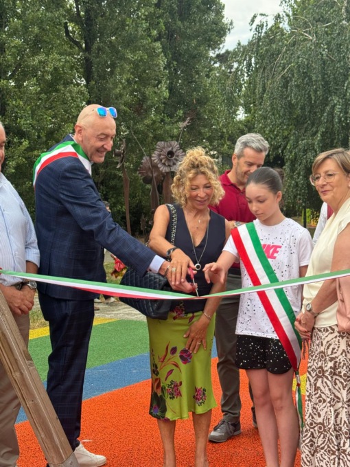 Un parco giochi a misura di bambino, il taglio del nastro