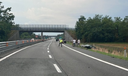 Incidente sulla A5 a Volpiano: auto ribaltata e un ferito, traffico rallentato