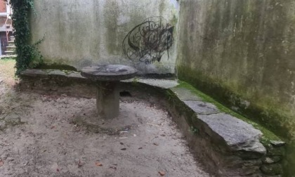Vandali ai Balmetti di Borgofranco, la denuncia del sindaco