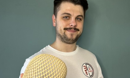 Dal laboratorio di Volpiano al palco di Mengoni: le maschere 3D di Giulio Madlena conquistano l’Europa