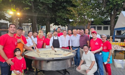 Il ristorante stellato va in piazza e prepara il risotto a 300 persone