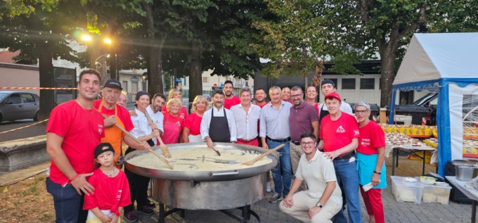 Il ristorante stellato va in piazza e prepara il risotto a 300 persone