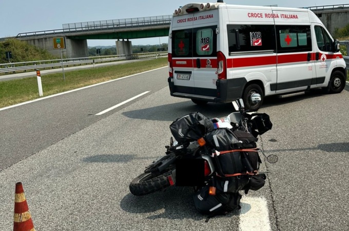 Incidente sulla bretella Ivrea-Santhià: centauro ferito