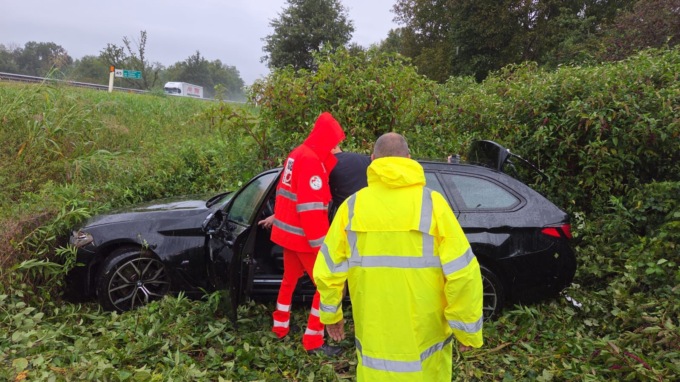 Incidente sulla A5, auto fuori strada tra Quincinetto e Ivrea