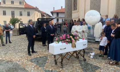 San Benigno piange la piccola Gabriella: folla commossa in chiesa per l’ultimo saluto