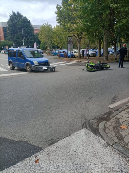 Incidente a Castellamonte, furgone contro moto: due ragazzi finiscono al Pronto Soccorso