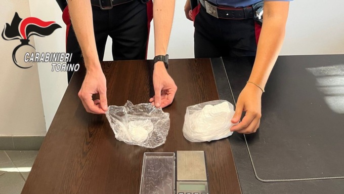 Cocaina nascosta in hotel, arrestato 27enne a Volpiano