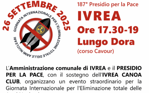 Ivrea celebra la Giornata ONU per l’eliminazione delle armi nucleari: canoe e monumenti illuminati di rosso