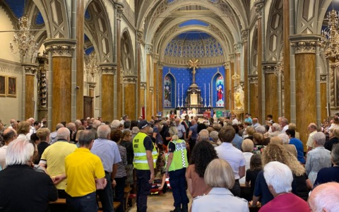 Malore all’ultima messa di don Ghiazza a Volpiano