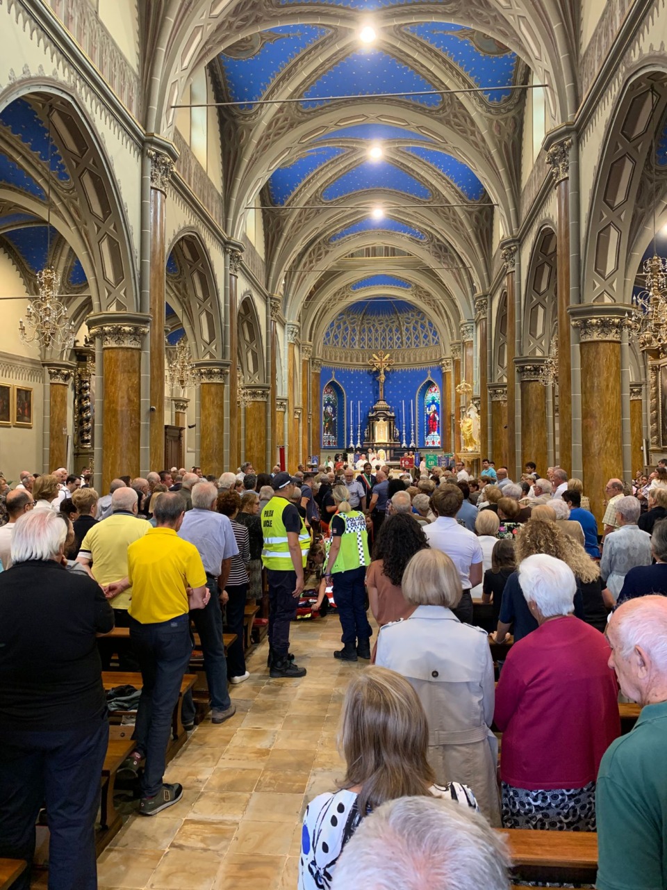 Malore all’ultima messa di don Ghiazza a Volpiano