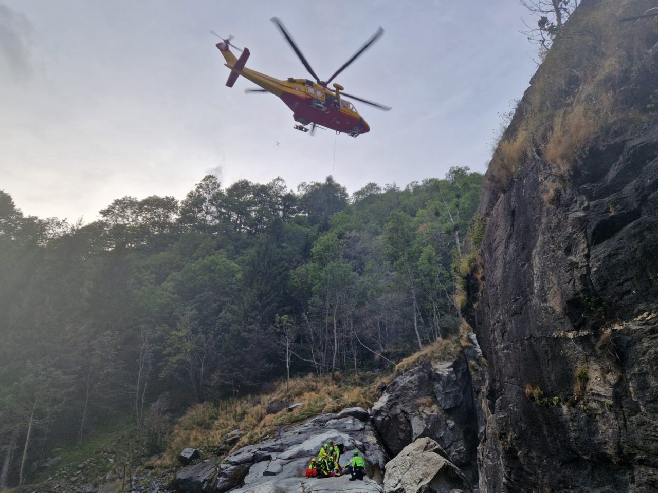 Noasca, escursionista canadese ferito alla cascata: secondo intervento in due giorni dopo la tragedia del turista tedesco