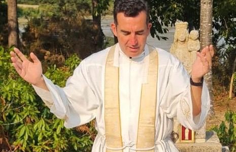 Dopo il furto dell’auto Fra’ Grégoire raccoglie 11mila euro e ringrazia i fedeli