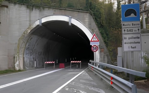La galleria del Monte Basso  nuovamente chiusa per lavori: forse  riaprirà per le festività di fine anno