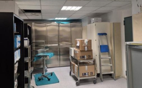 Ospedale di Ivrea a pezzi: «Piove in sala operatoria»