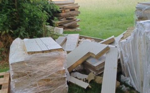 Abbandona rifiuti speciali: «beccato» dai Vigili urbani