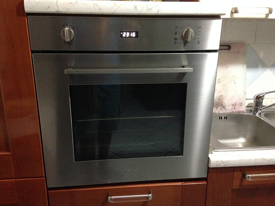 Guida alla prima accensione del forno nuovo: passaggi e consigli