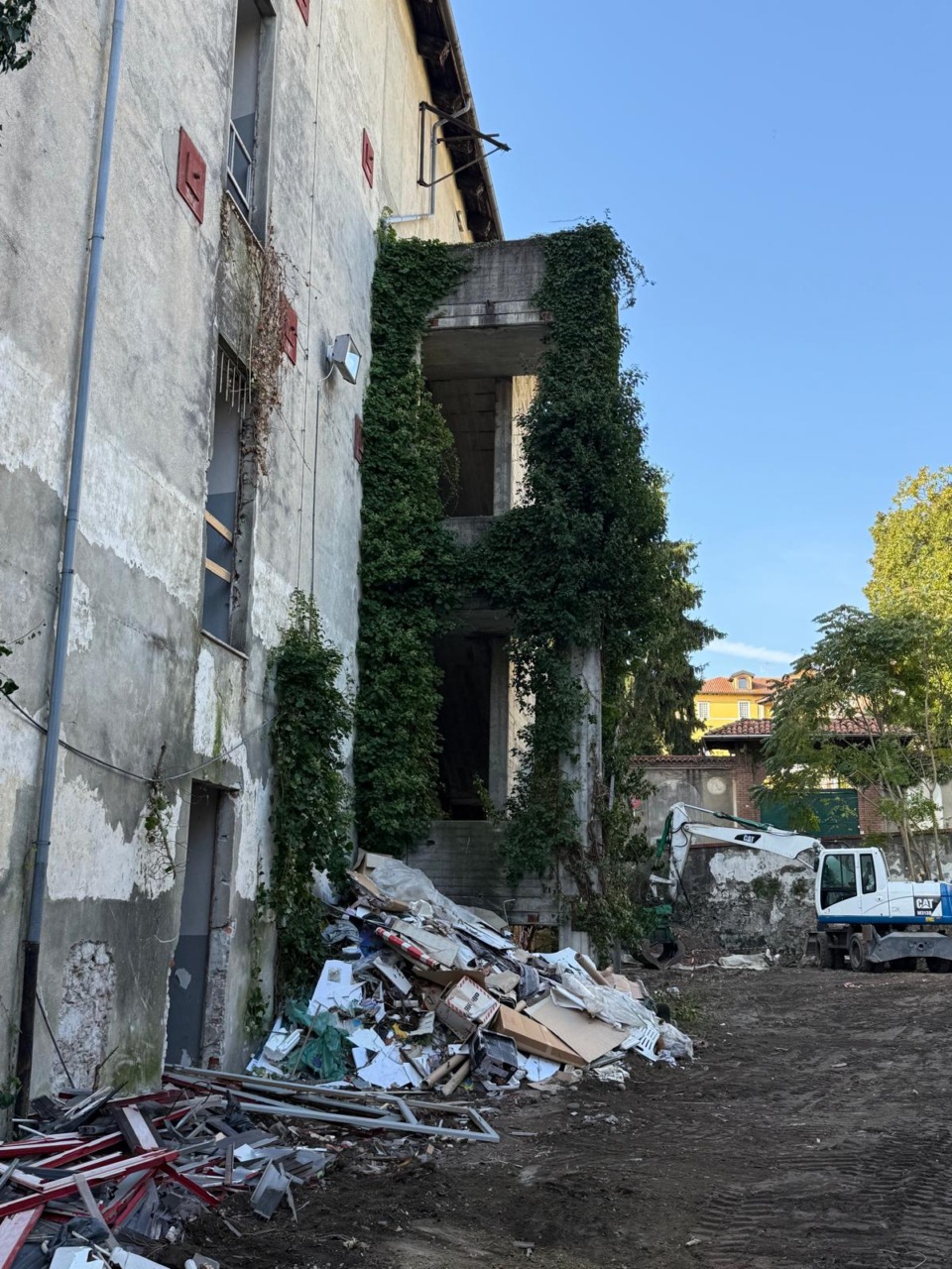 Ex Cena, al via i lavori per la demolizione