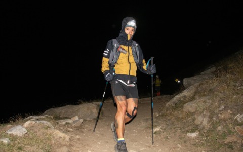 Johnny taglia il traguardo e realizza il suo sogno: «Dedico la vittoria a mio fratello che sta lottando contro la malattia»