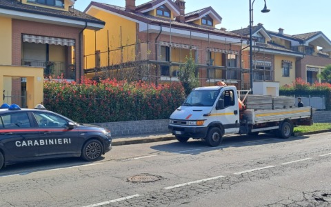 Grave incidente sul lavoro a Leini: muratore 27enne cade in un cantiere e finisce in ospedale