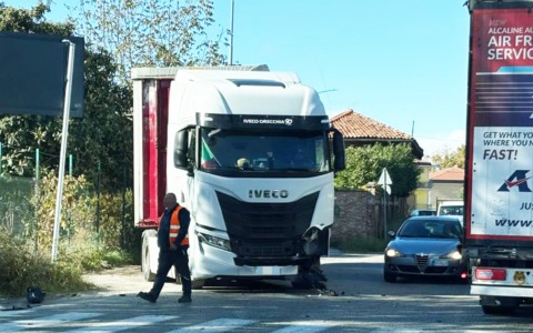 Incidente tra un Tir e un’Audi A3 a Leini: traffico rallentato sulla SP12
