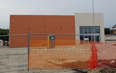 A breve un nuovo supermercato aprirà in città, ma non tutti sono entusiasti…