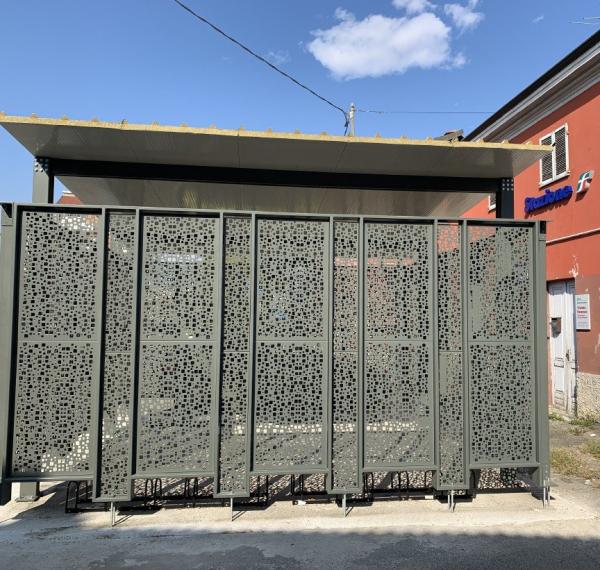 A Volpiano il parcheggio per disabili sparisce: al suo posto un bikebox