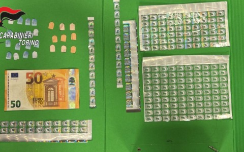 17enne arrestato a Strambino con 200 banconote false e materiale per la falsificazione