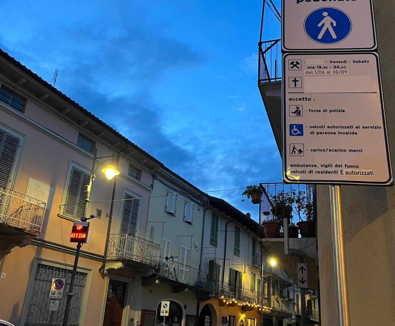 Rivarolo, Ztl di via Farina tra multe e polemiche: ristoratori in ginocchio, il Comune difende la scelta