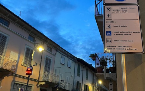 Rivarolo, Ztl di via Farina tra multe e polemiche: ristoratori in ginocchio, il Comune difende la scelta