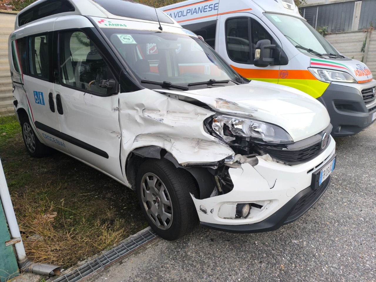 Dopo il grave incidente, la Croce Bianca Volpianese lancia una raccolta fondi per il mezzo disabili