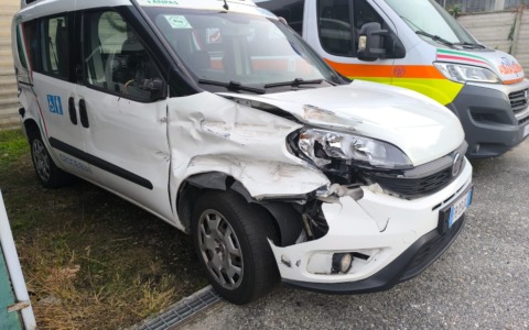 Dopo il grave incidente, la Croce Bianca Volpianese lancia una raccolta fondi per il mezzo disabili