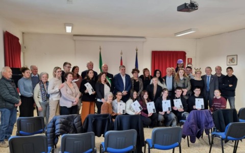 Una copia della Costituzione ai neo diciottenni