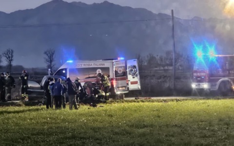 Schianto mortale in via Rivarossa, perdono la vita due persone, un’altra è grave