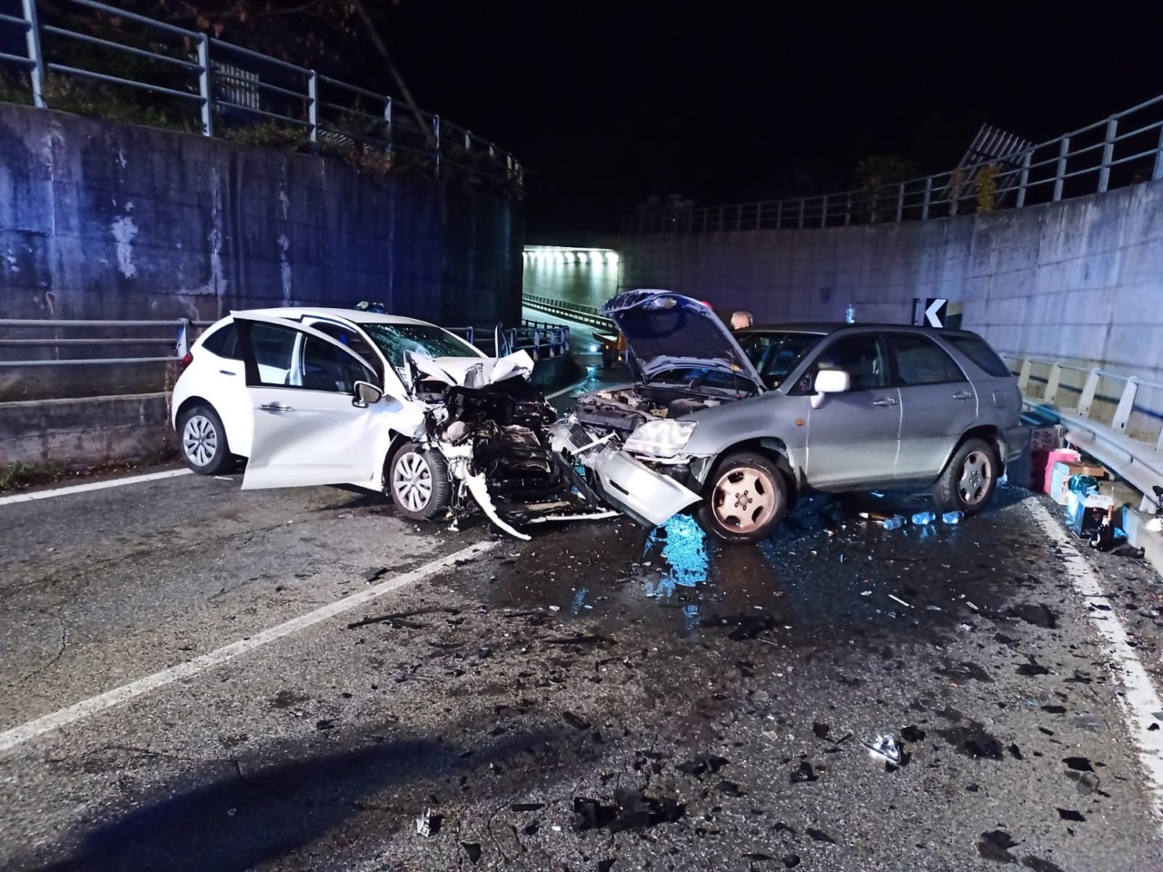 Frontale tra due auto nel sottopasso di Balangero