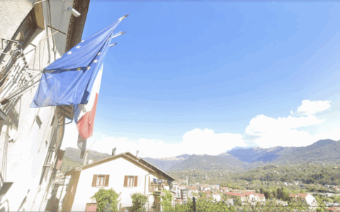 Emergenza abitativa a Lanzo: confronto acceso in Consiglio comunale tra maggioranza e minoranza