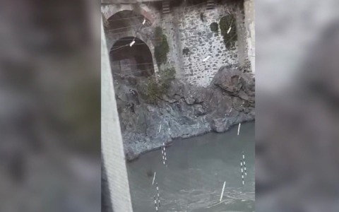 Bravata sulle sponde rocciose della Dora Baltea, interviene la Polizia Municipale