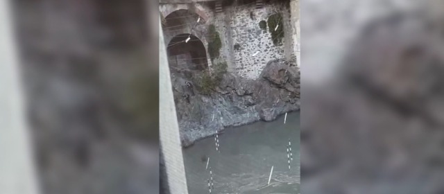 Bravata sulle sponde rocciose della Dora Baltea, interviene la Polizia Municipale