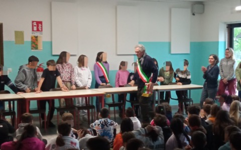 Baby sindaco e amministratori al lavoro