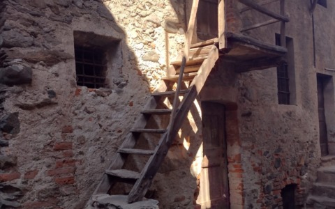 «Luci nel Ricetto»: il borgo di Palazzo si illumina di storia e tradizione