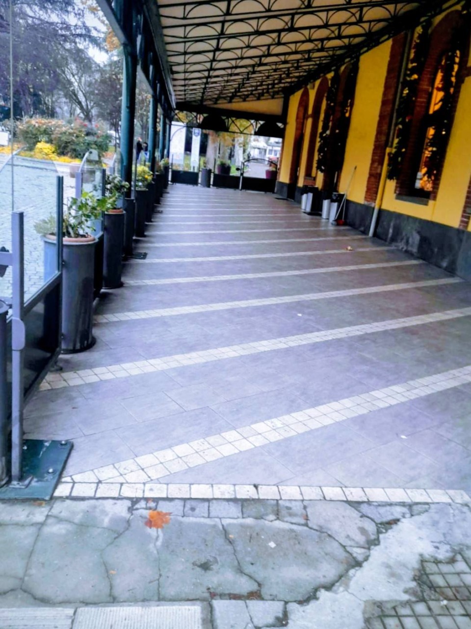 Titolare del bar costretto a togliere i tavoli dal dehor nella “zona rossa”