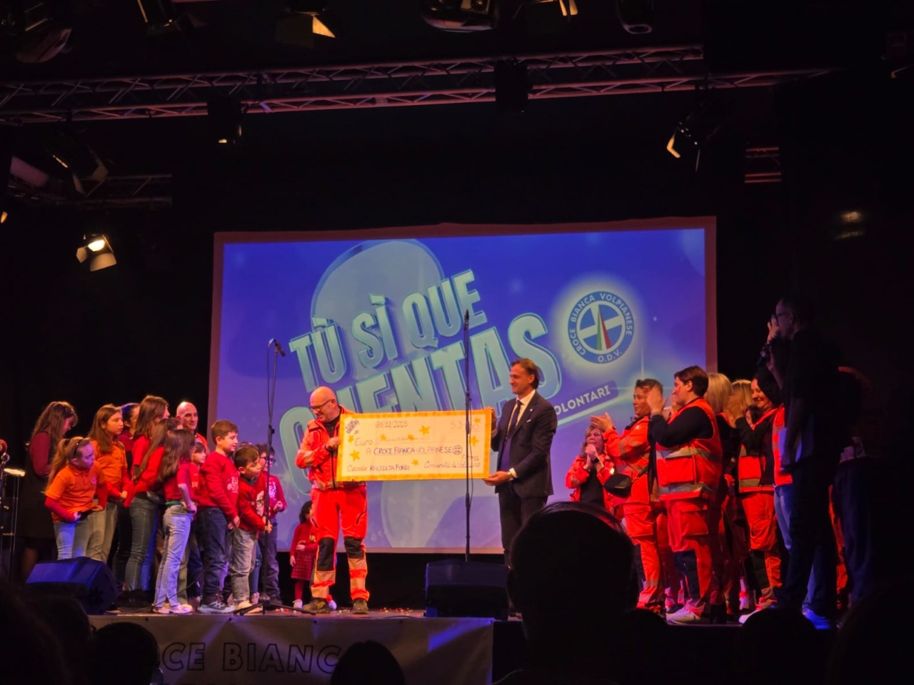 Che successo per il primo talent dei volontari «Tu sì que cuentas!»