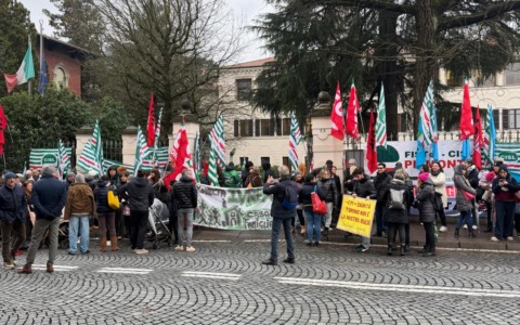 Crisi Konecta, continua la protesta dei sindacati: proclamato lo sciopero