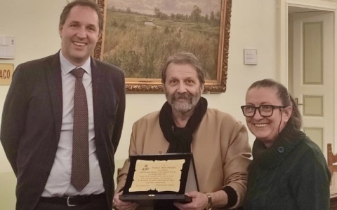 Agliè premia il fotografo Franco Marchiando per i suoi 40 anni di attività