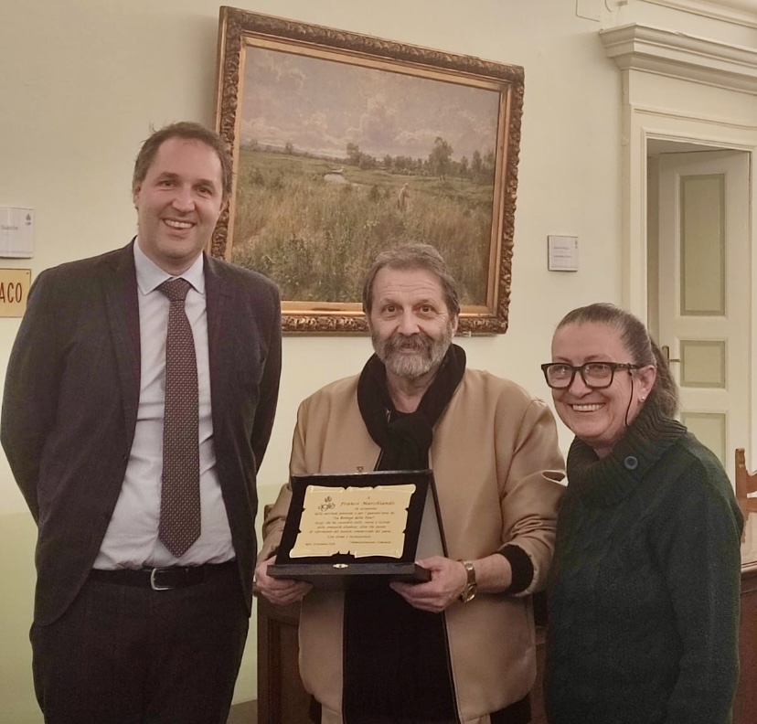 Agliè premia il fotografo Franco Marchiando per i suoi 40 anni di attività