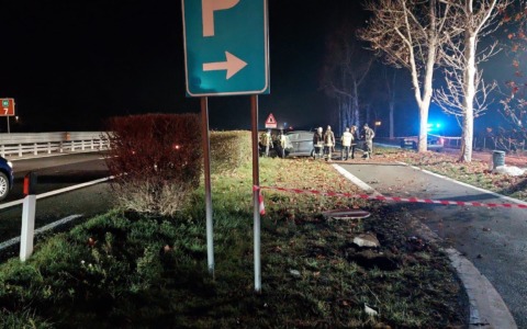 Morte della bimba di tre mesi sull’A5: indagati il conducente del furgone e la madre