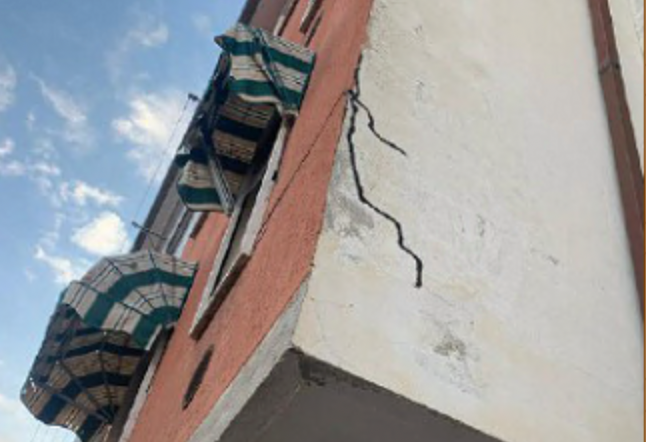 Le case Atc di Leini hanno crepe sui muri della facciata e anche balconi che perdono i pezzi