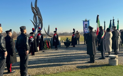 Volpiano ricorda l’incidente aereo del 1998: commemorati i quattro carabinieri caduti