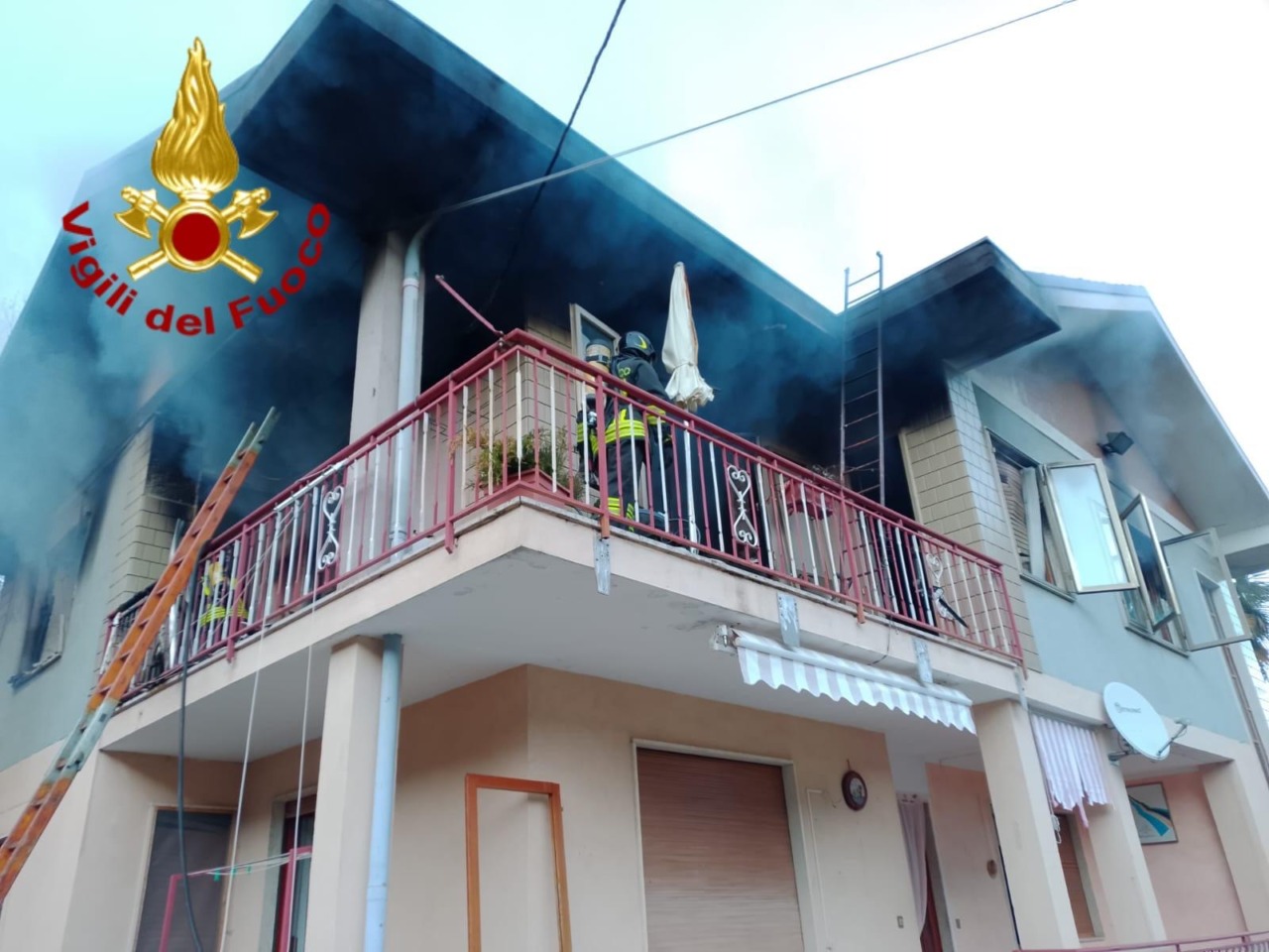 Fiamme a Lanzo: a fuoco una struttura residenziale