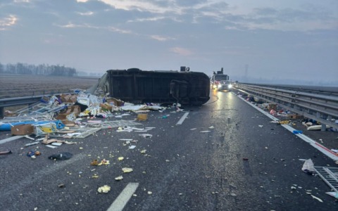 Incidente sull’A5 Torino-Aosta: due autocarri ribaltati, autostrada chiusa